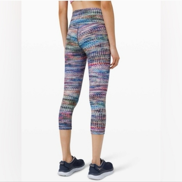 EUC LULULEMON WUNDER Train High-Rise Tight DIGITAL OASIS WHITE MULTI 23” Size 4 - Picture 3 of 16